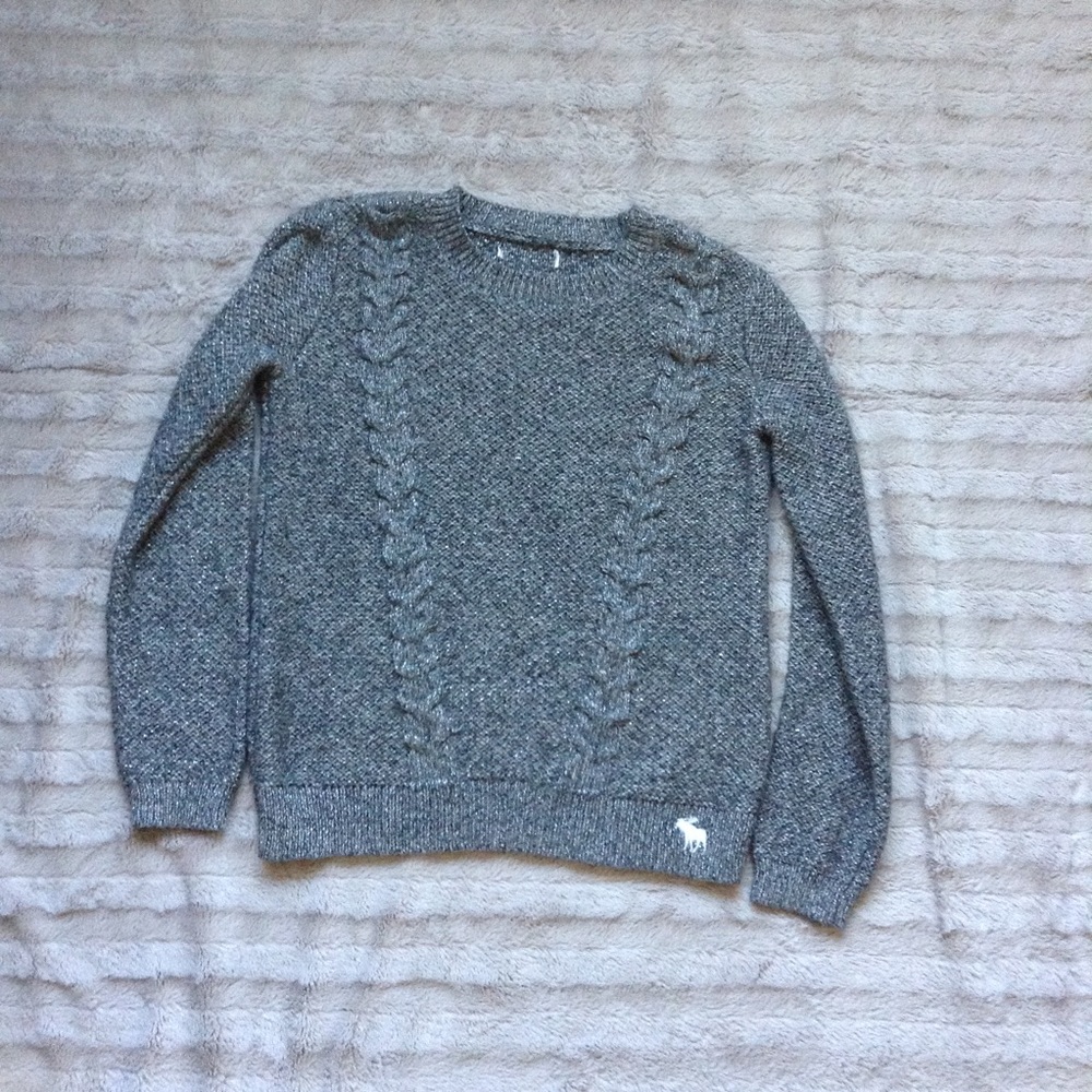 Adorable grey Abercrombie sweater!